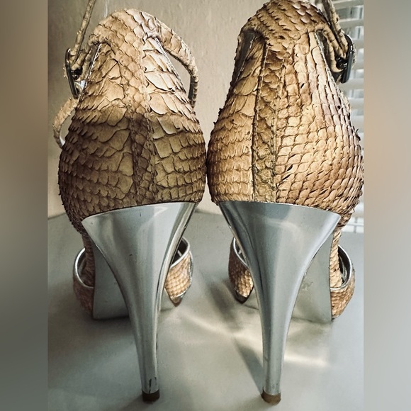 These liquid silver heels are lit! Marciano size 7 platform snake skin sandals. - Picture 4 of 9